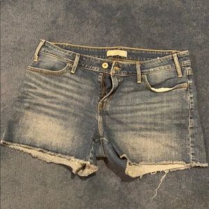 Levi’s medium wash frayed jeans shorts